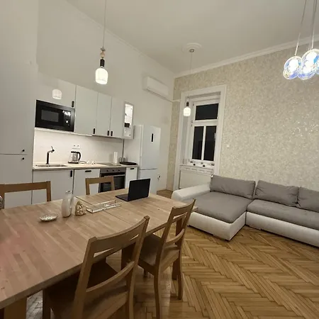 Rome Style Apartment, Heart Of Apartamento Budapest