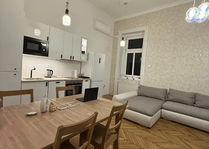 Rome Style Apartment, Heart Of Appartamento Budapest